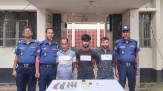 পলাশে চালককে হত্যা করে বিভাটেক ছিনতাই: ৩ জন গ্রেপ্তার পলাশে চালককে হত্যা করে বিভাটেক ছিনতাই: ৩ জন গ্রেপ্তার