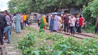 নরসিংদীতে ট্রেনের ধাক্কায় মোটরসাইকেল আরোহী স্বামী-স্ত্রী নিহত নরসিংদীতে ট্রেনের ধাক্কায় মোটরসাইকেল আরোহী স্বামী-স্ত্রী নিহত