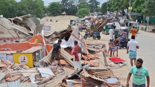 রেলওয়ের জমি হতে শতাধিক অবৈধ স্থাপনা উচ্ছেদ 