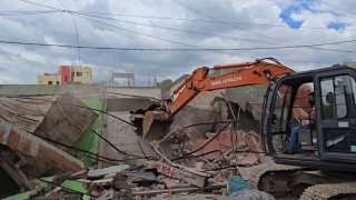 নরসিংদীতে রেলওয়ের জমি হতে দুই শতাধিক অবৈধ স্থাপনা উচ্ছেদ