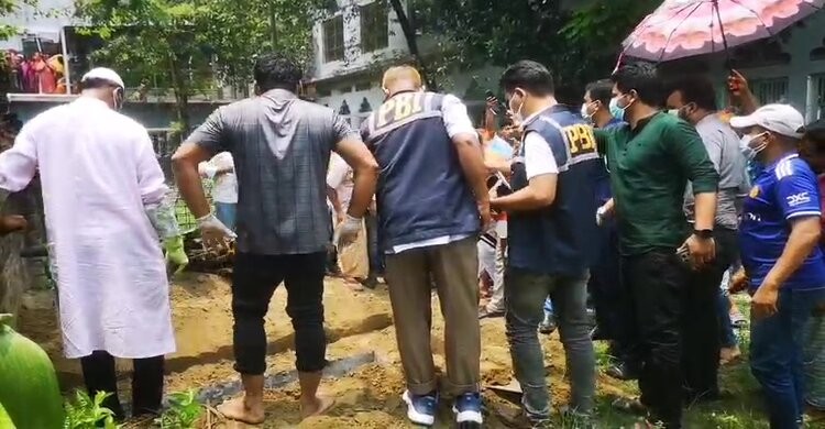 মাধবদীতে দাফনের ৬ মাস পর সাবেক পৌর কাউন্সিলরের মরদেহ উত্তোলন মাধবদীতে দাফনের ৬ মাস পর সাবেক পৌর কাউন্সিলরের মরদেহ উত্তোলন