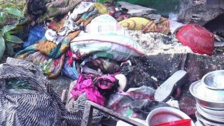 ঘুমন্ত স্ত্রী-সন্তানদের শরীরে পেট্রোল ঢেলে আগুন, দগ্ধ ৬ ঘুমন্ত স্ত্রী-সন্তানদের শরীরে পেট্রোল ঢেলে আগুন, দগ্ধ ৬