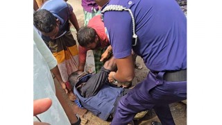 চাঁদাবাজির অভিযোগে আটক দুইজনকে ছিনিয়ে নিতে পুলিশের ওপর হামলা