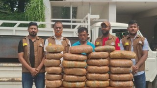 ৪৫ কেজি গাঁজাভর্তি গাড়ীসহ ১ জন আটক ৪৫ কেজি গাঁজাভর্তি গাড়ীসহ ১ জন আটক