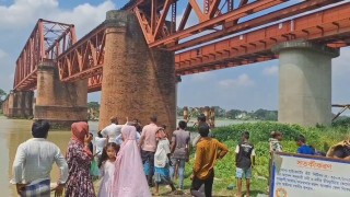 ঘোড়াশাল রেলসেতুতে ট্রেনে কাটাপড়ে নারী নিহত