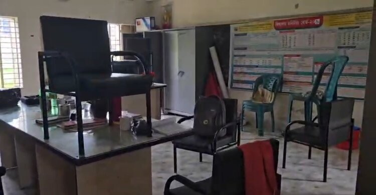 সরকারী প্রাথমিক বিদ্যালয়ে চুরি, বাদ যায়নি ছুটির ঘন্টাও