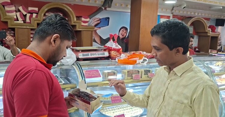 মাধবদীতে মেয়াদোত্তীর্ণ কেইকের মেয়াদ বৃদ্ধি ও বিক্রির দায়ে জরিমানা