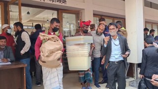 কাল ভোট, নরসিংদীর ৫টি আসনের ভোট কেন্দ্রে যাচ্ছে নির্বাচনি সরঞ্জাম