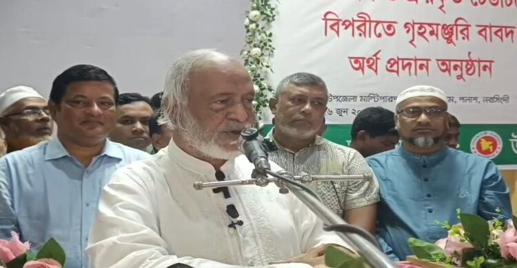প্রশাসনের কর্মকর্তাদের দলীয় রাজনীতি না করার আহবান ড. মঈন খানের 