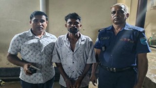মাধবদীতে স্বর্ণের চেইনের লোভে নামাজরত বৃদ্ধাকে কুপিয়ে হত্যা: ৩ আসামি গ্রেপ্তার, স্বীকারোক্তি