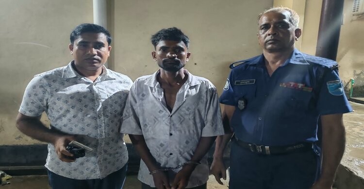 মাধবদীতে স্বর্ণের চেইনের লোভে নামাজরত বৃদ্ধাকে কুপিয়ে হত্যা: ৩ আসামি গ্রেপ্তার, স্বীকারোক্তি